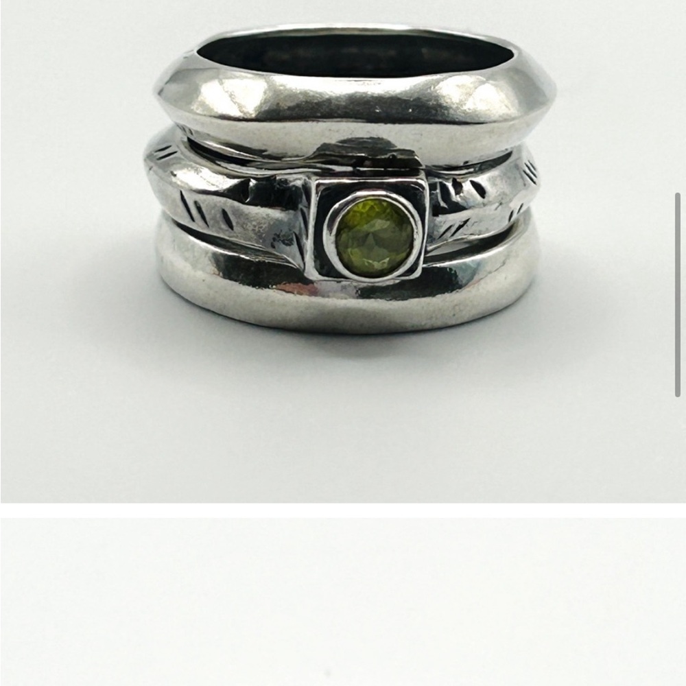 Silpada Silver Ring with Vibrant Peridot Stone - Picture 5 of 5